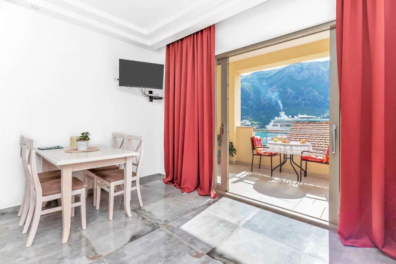 Apartments Castello Kotor Luaran gambar